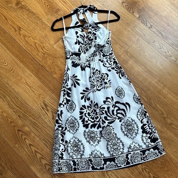 Gorgeous silk halter top dress in perfect condition - Picture 4 of 6